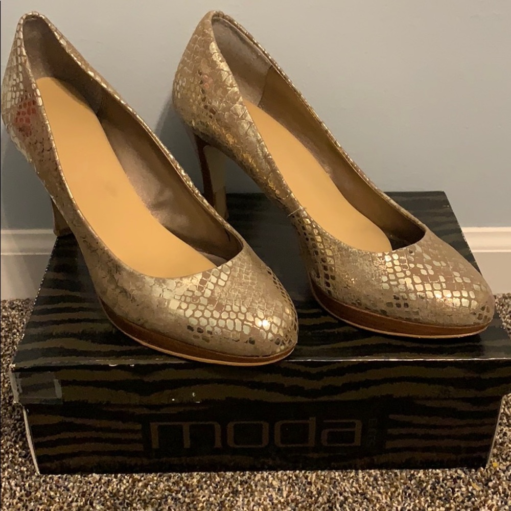 Soft gold platform heel